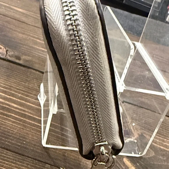 Michael Kors Jet Set Continental Saffiano Leather Wallet/Phone Holder (EUC) - Picture 6 of 14